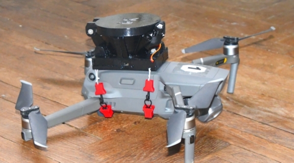 Padák může mít i malý dron
