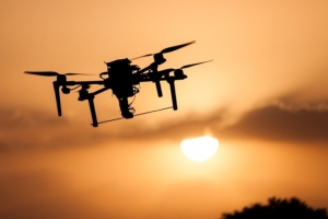Vrcholí přípravy na soutěž dronů v Abú Dhabí