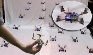 Hejno dronů naviguje bez GPS
