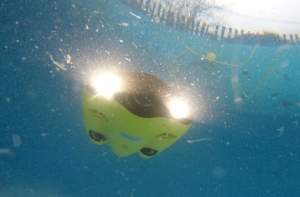 Podvodní dron Gladius Mini. Díl 2: Zkouška v bazénu